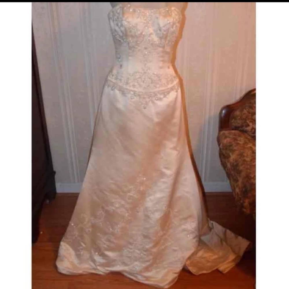 👑 Beaded Strapless Wedding Dress Size 4/6